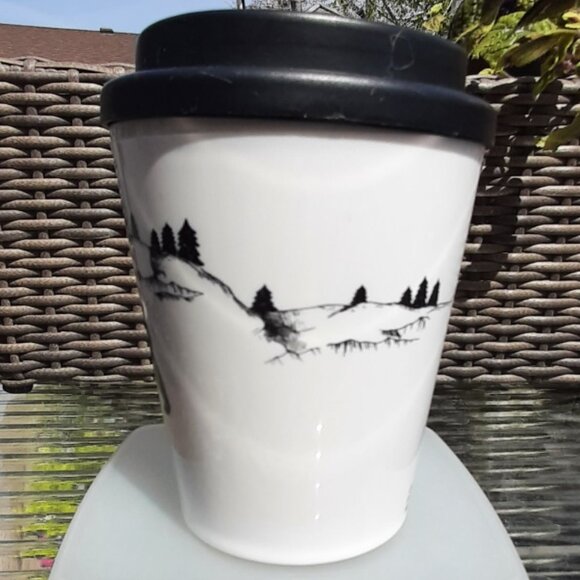 Tim Hortons 2018 Bears Cubs Mountains Plastic Travel Mug Cup White Black Lid - Picture 3 of 7